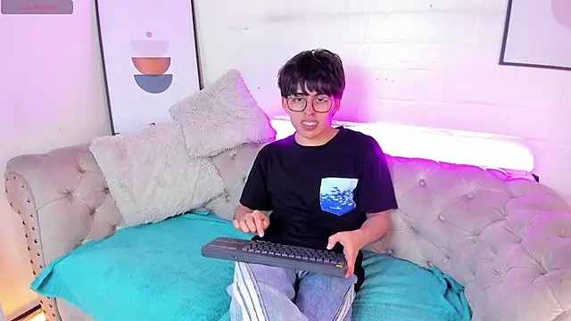 Snapshot of PepperTwink chatting on February 17, 2025, 1:44 pm PepperTwink online show from February 17, 2025, 1:44 pm