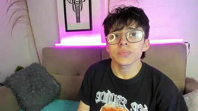 Snapshot of PepperTwink chatting on March 20, 2025, 1:04 pm PepperTwink online show from March 20, 2025, 1:04 pm