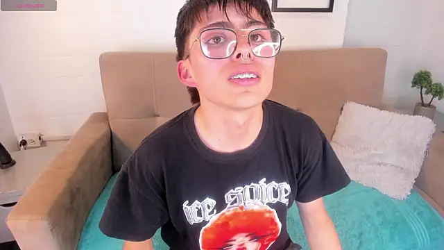 Snapshot of PepperTwink chatting on March 1, 2025, 6:54 pm PepperTwink online show from March 1, 2025, 6:54 pm