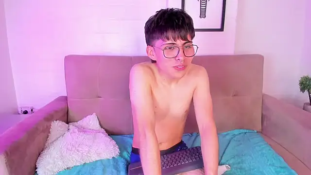 Snapshot of PepperTwink chatting on March 3, 2025, 3:54 pm PepperTwink online show from March 3, 2025, 3:54 pm