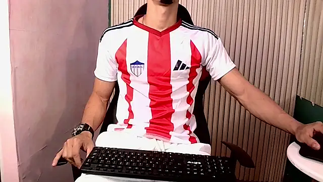 Snapshot of Becker2_ chatting on January 6, 2026, 6:45 pm Becker2 online show from January 6, 2026, 6:45 pm