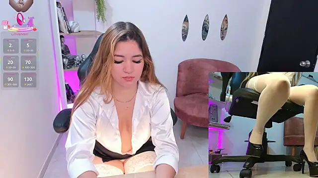 Snapshot of Nathalie_29 chatting on November 10, 2025, 11:15 am Nathalie 29 online show from November 10, 2025, 11:15 am