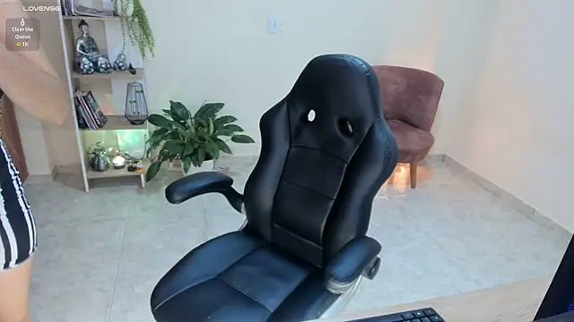 Snapshot of Nathalie_29 chatting on April 14, 2026, 12:10 pm Nathalie 29 online show from April 14, 2026, 12:10 pm