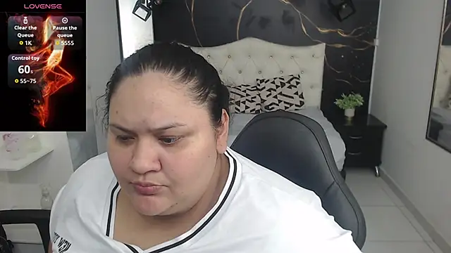 Aaliyah11 online show from November 12, 2025, 1:10 am