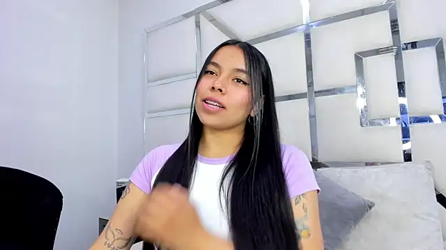 ZoeWan69 online show from October 27, 2025, 12:50 pm