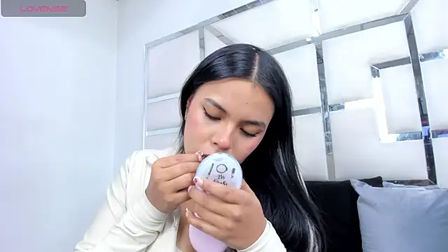 ZoeWan69 online show from February 28, 2026, 2:06 pm