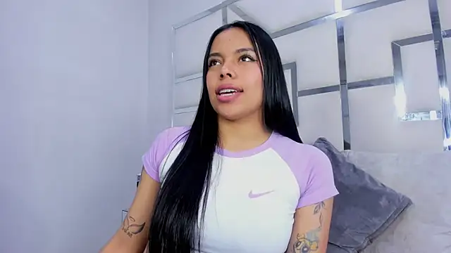 ZoeWan69 online show from October 5, 2025, 1:46 pm