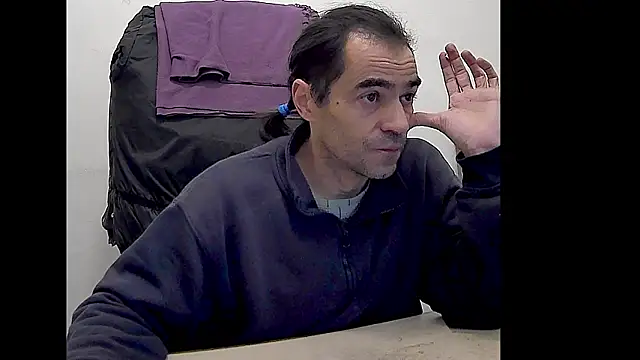 ReyDeBotones online show from March 18, 2026, 1:31 am