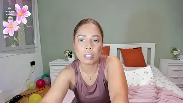 Snapshot of Izadi_7 chatting on October 13, 2025, 9:49 pm Izadi 7 online show from October 13, 2025, 9:49 pm