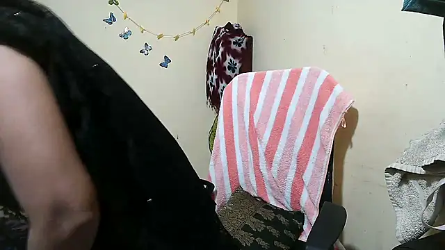 Snapshot of Rubi-Ji chatting on November 15, 2025, 3:49 pm Rubi-Ji online show from November 15, 2025, 3:49 pm