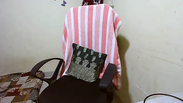 Snapshot of Rubi-Ji chatting on November 9, 2025, 3:27 pm Rubi-Ji online show from November 9, 2025, 3:27 pm