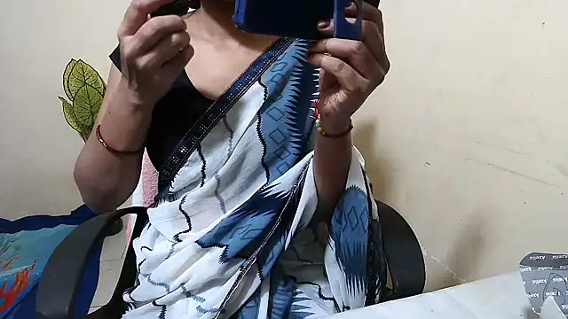 Snapshot of Rubi-Ji chatting on October 28, 2025, 3:55 pm Rubi-Ji online show from October 28, 2025, 3:55 pm