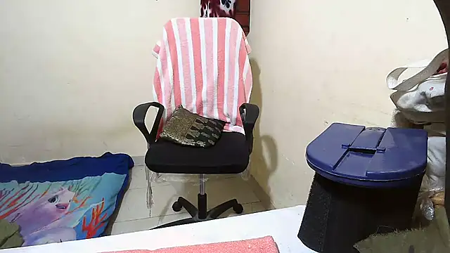 Snapshot of Rubi-Ji chatting on November 16, 2025, 4:12 pm Rubi-Ji online show from November 16, 2025, 4:12 pm