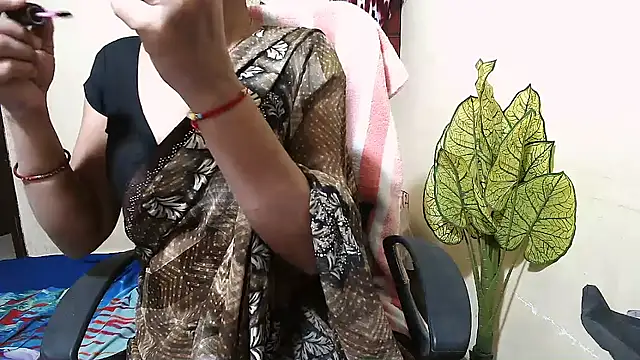 Snapshot of Rubi-Ji chatting on November 1, 2025, 3:28 pm Rubi-Ji online show from November 1, 2025, 3:28 pm