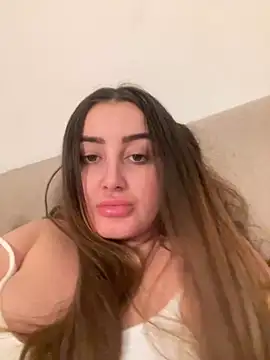 hotAlys online show from February 2, 2025, 4:43 pm