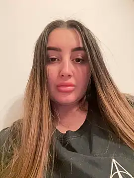 hotAlys online show from February 5, 2025, 1:04 am