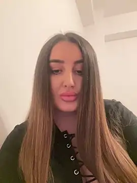 hotAlys online show from March 6, 2025, 5:33 pm