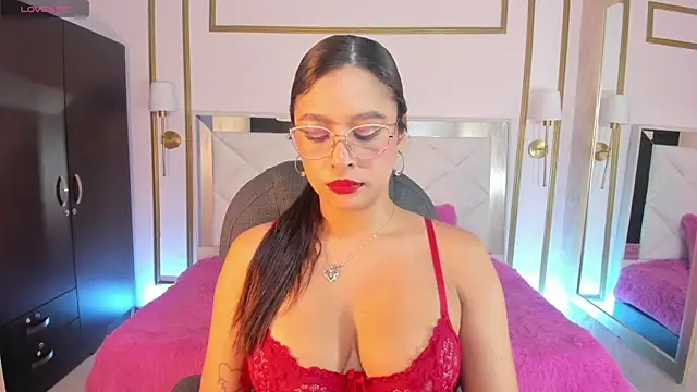 Snapshot of victoria__Smith chatting on November 11, 2025, 12:33 pm victoria Smith online show from November 11, 2025, 12:33 pm