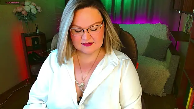 Vivien  wet online show from November 22, 2025, 4:06 pm