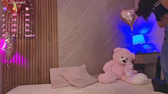 ariana jhonson1 online show from April 3, 2026, 12:33 pm