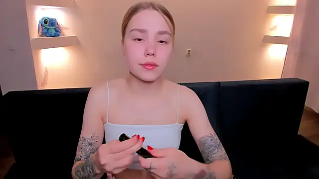 Snapshot of YourMegan chatting on October 16, 2025, 9:23 pm YourMegan online show from October 16, 2025, 9:23 pm