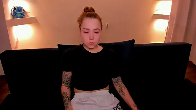 Snapshot of YourMegan chatting on October 20, 2025, 7:58 pm YourMegan online show from October 20, 2025, 7:58 pm