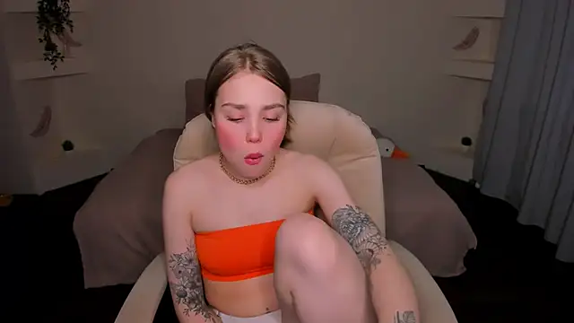 Snapshot of YourMegan chatting on April 13, 2026, 4:44 pm YourMegan online show from April 13, 2026, 4:44 pm