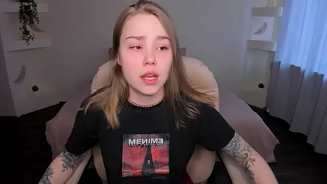 Snapshot of YourMegan chatting on April 13, 2026, 4:38 am YourMegan online show from April 13, 2026, 4:38 am