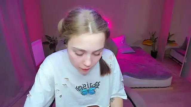 Snapshot of YourMegan chatting on February 28, 2025, 1:58 am YourMegan online show from February 28, 2025, 1:58 am