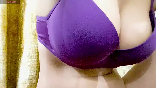 RAYI 01 online show from October 14, 2025, 4:18 pm