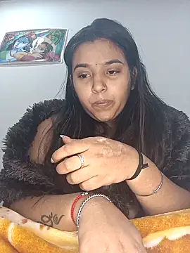 Snapshot of RAYI_01 chatting on February 8, 2025, 5:18 pm RAYI 01 online show from February 8, 2025, 5:18 pm