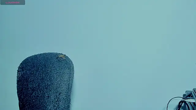 Eli clark  online show from November 15, 2025, 3:05 pm