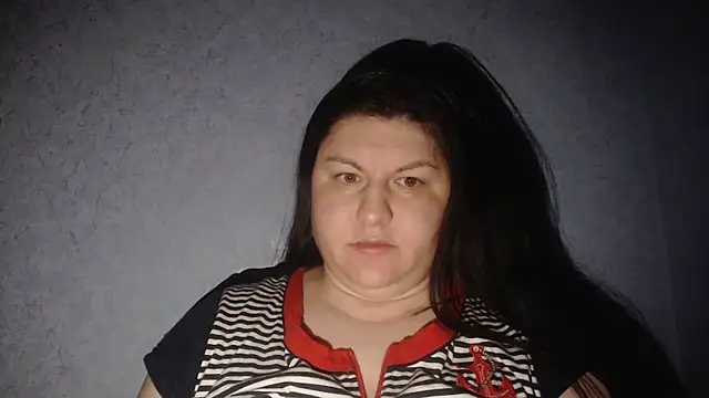 KiraSwee online show from January 13, 2026, 10:35 pm