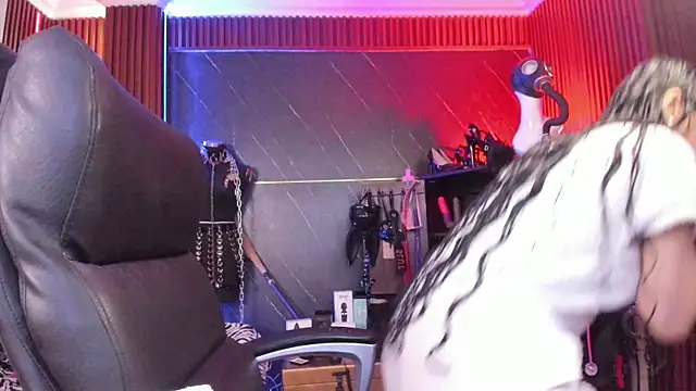 XiaQueen online show from January 15, 2026, 11:35 am