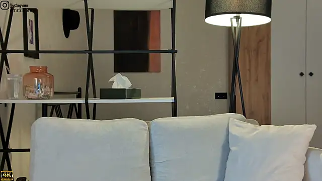 emiljanna online show from October 27, 2025, 3:29 am