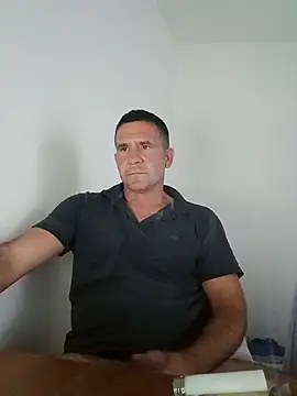 Snapshot of Mister1985 chatting on October 19, 2025, 4:32 pm Mister1985 online show from October 19, 2025, 4:32 pm