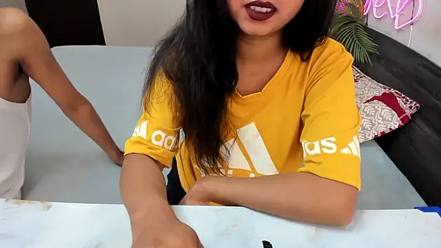 Queen Couple online show from September 9, 2025, 6:45 am