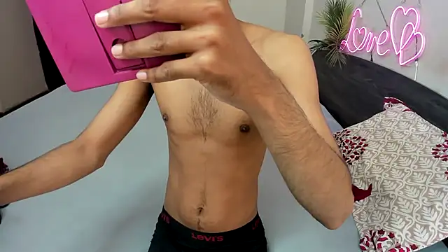 Queen Couple online show from September 20, 2025, 5:56 am