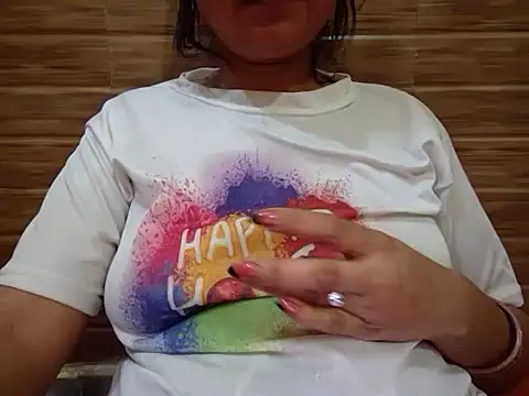 Queen Couple online show from March 9, 2025, 6:43 pm