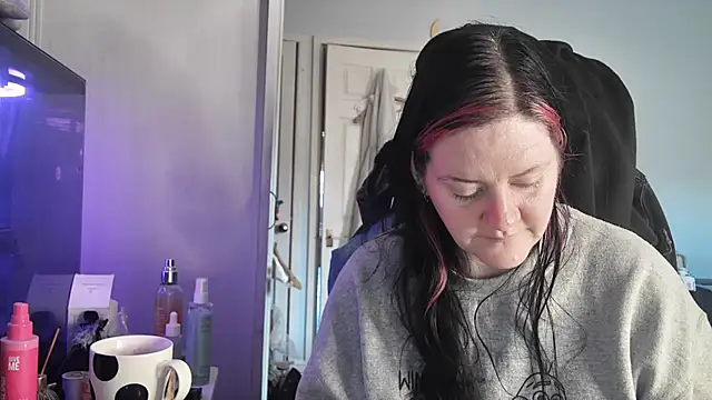 Snapshot of AureliaXOX chatting on December 2, 2025, 12:40 pm AureliaXOX online show from December 2, 2025, 12:40 pm