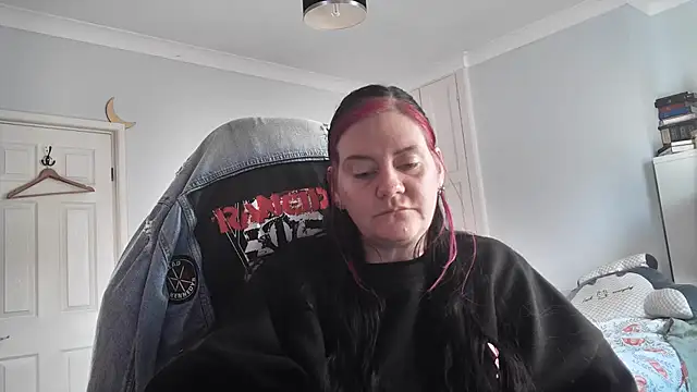 Snapshot of AureliaXOX chatting on October 28, 2025, 1:54 pm AureliaXOX online show from October 28, 2025, 1:54 pm