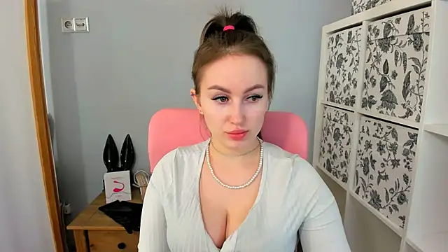 DonnaCam online show from April 13, 2026, 8:46 pm