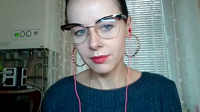 LuminousLady online show from September 30, 2025, 7:25 am