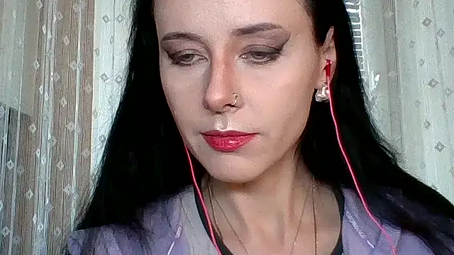 LuminousLady online show from September 29, 2025, 1:17 pm