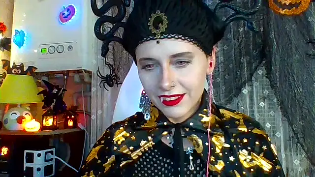 LuminousLady online show from October 31, 2025, 6:26 pm