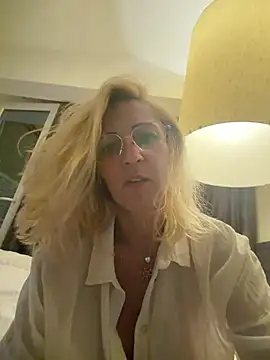 SweetAnia  online show from July 12, 2026, 8:42 pm