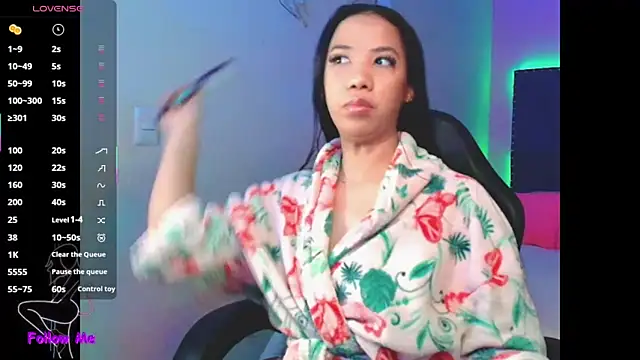 SallyWhitee online show from November 20, 2025, 4:35 am