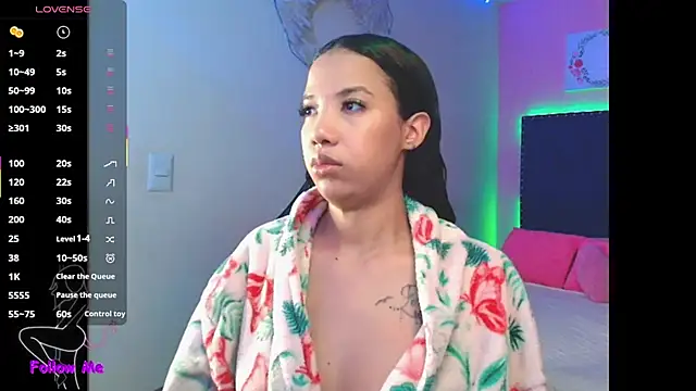 SallyWhitee online show from November 23, 2025, 4:00 am