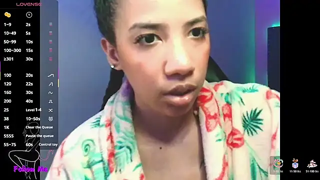 Snapshot of SallyWhitee chatting on December 17, 2025, 4:17 am SallyWhitee online show from December 17, 2025, 4:17 am