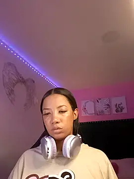 Snapshot of SallyWhitee chatting on February 8, 2026, 5:05 am SallyWhitee online show from February 8, 2026, 5:05 am